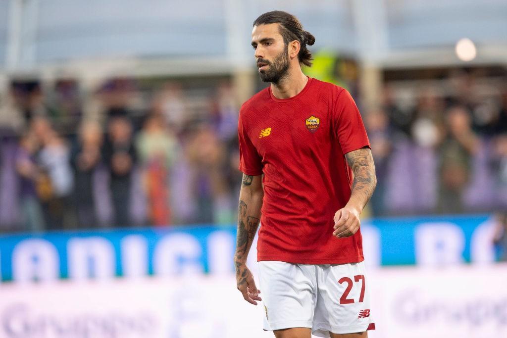 Sergio Oliveira nel riscaldamento pre partita contro la Fiorentina allo stadio Franchi (As Roma via Getty Images)