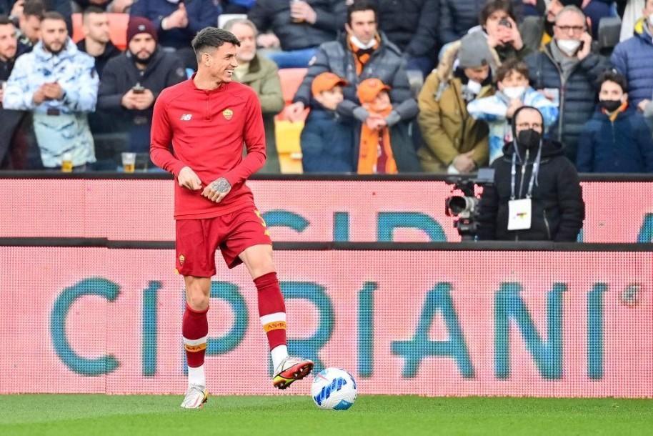 Roger Ibañez nel riscaldamento di Udinese-Roma alla Dacia Arena (As Roma via Getty Images)