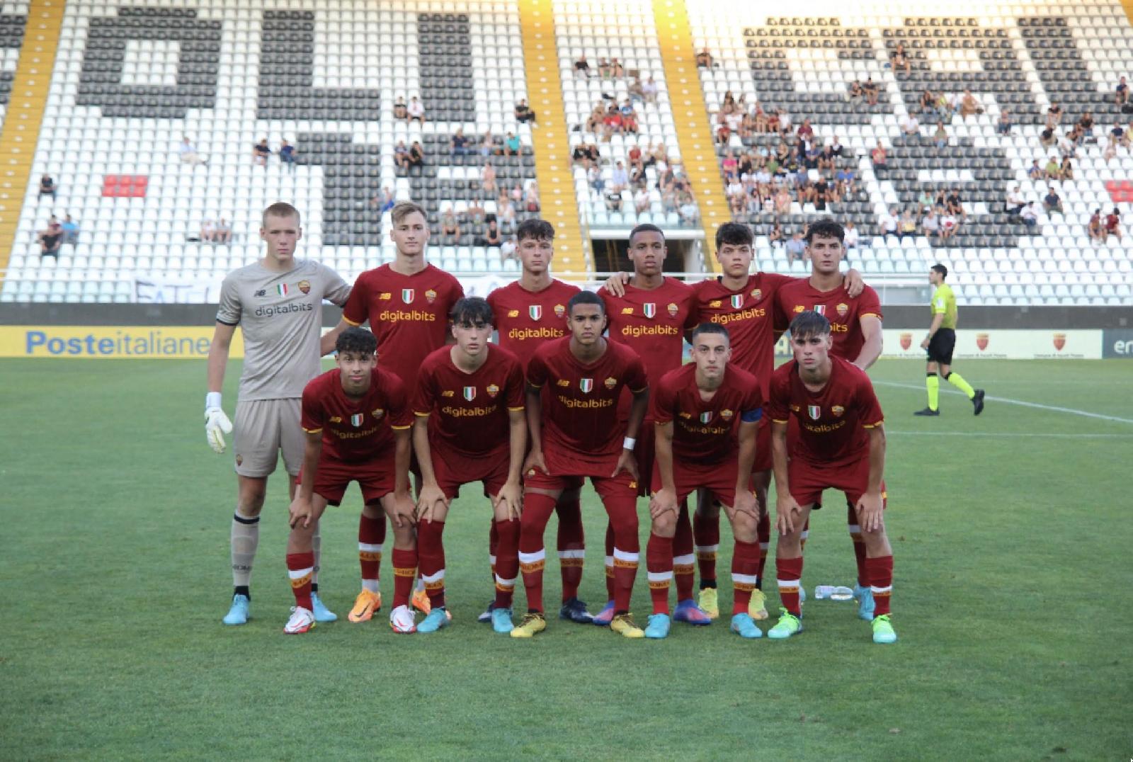 La Roma Under 17 in campo prima della semifinale contro l'Inter (Sprint e Sport)