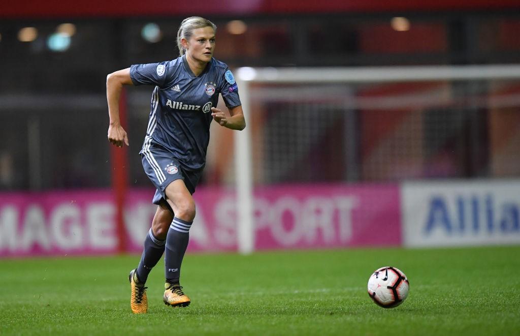 Carina Wenninger con la maglia del Bayern Monaco (Getty Images)