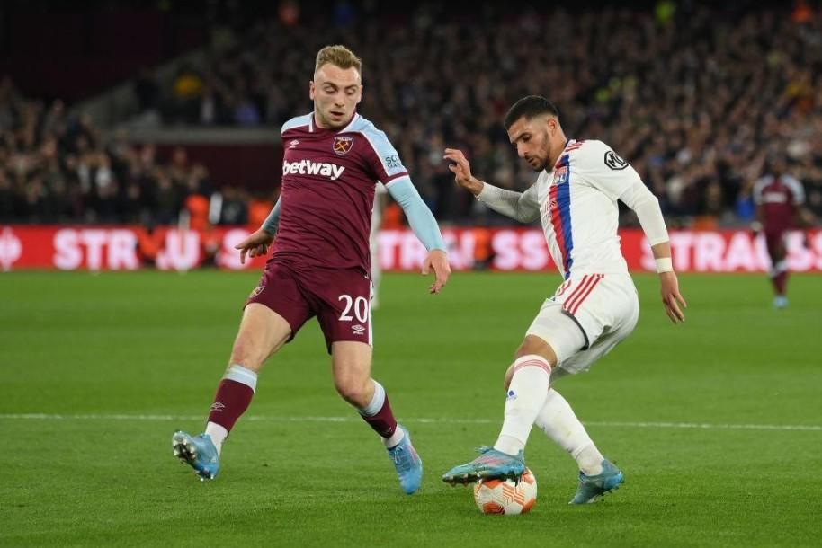 Houssem Aouar in azione contro il West Ham (Getty Images)