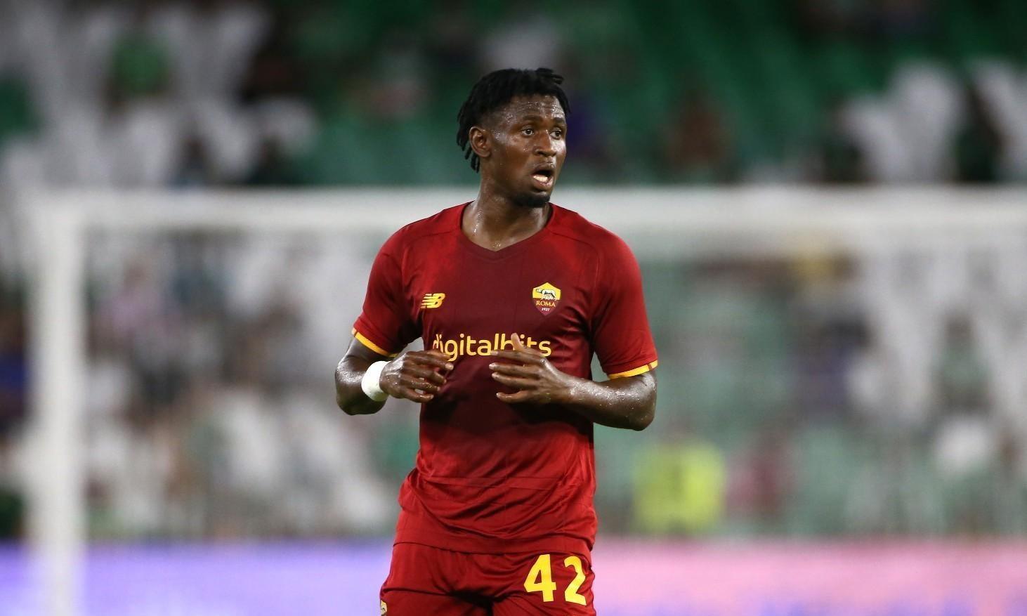 Amadou Diawara con la maglia della Roma, di Mancini