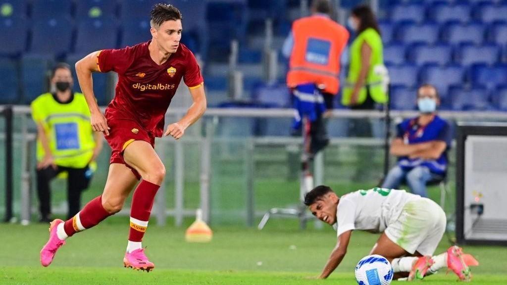 Riccardo Calafiori con la maglia della Roma (Getty Images)