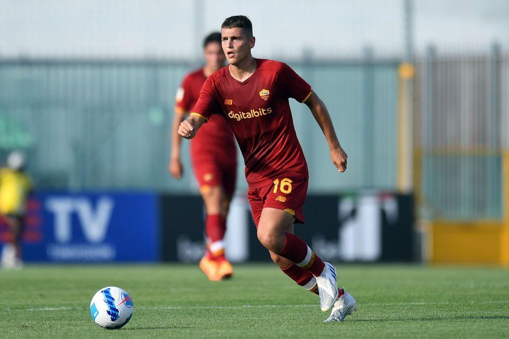 Giacomo Faticanti in azione con la maglia della Roma Primavera