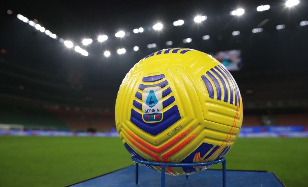 Il pallone della Serie A 2020-21 (Getty Images)