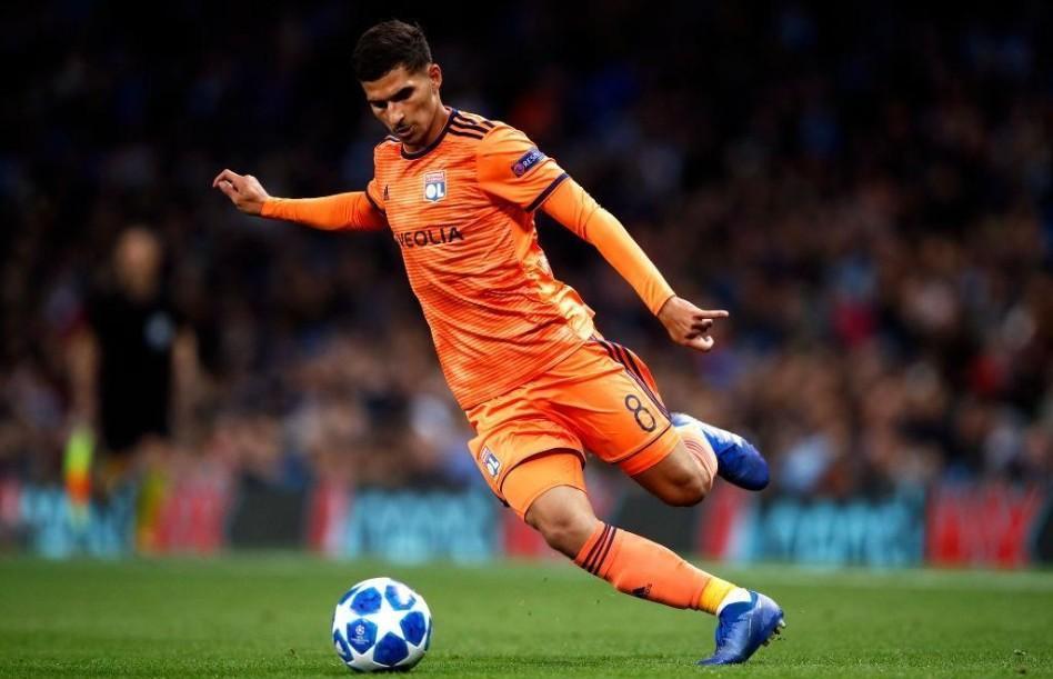 Aouar in azione con la maglia del Lione (Getty Images)