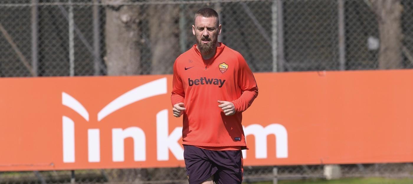 Daniele De Rossi sotto al sole di Trigoria, di LaPresse