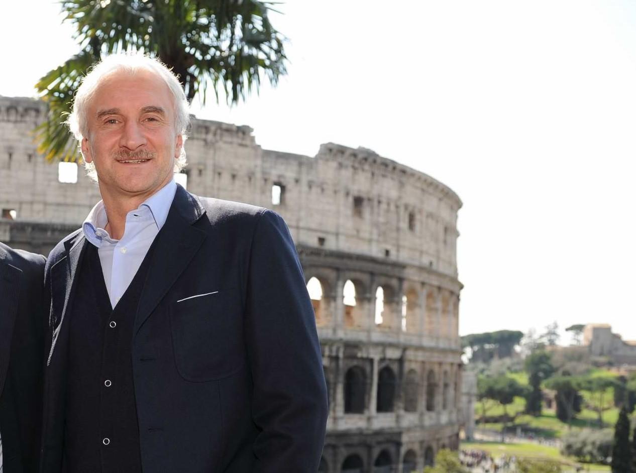 Rudi Voeller al Colosseo, di LaPresse