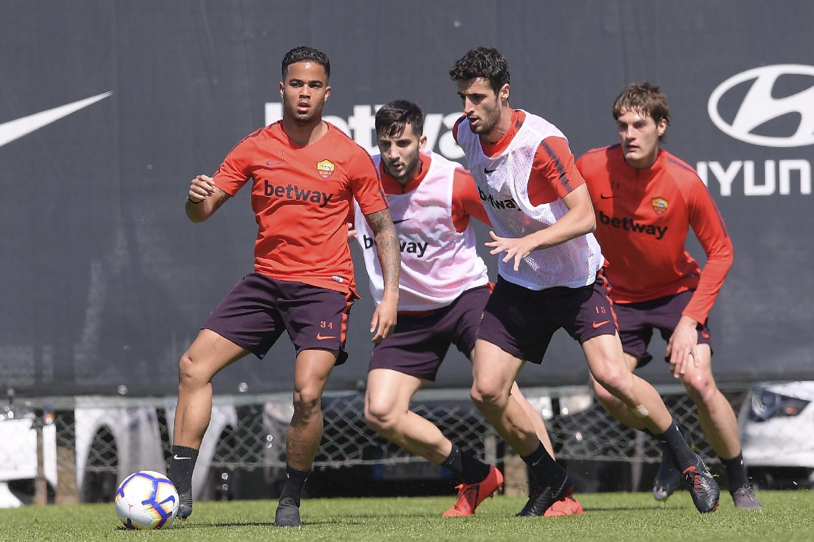 Justin Kluivert durante un esercizio, di LaPresse