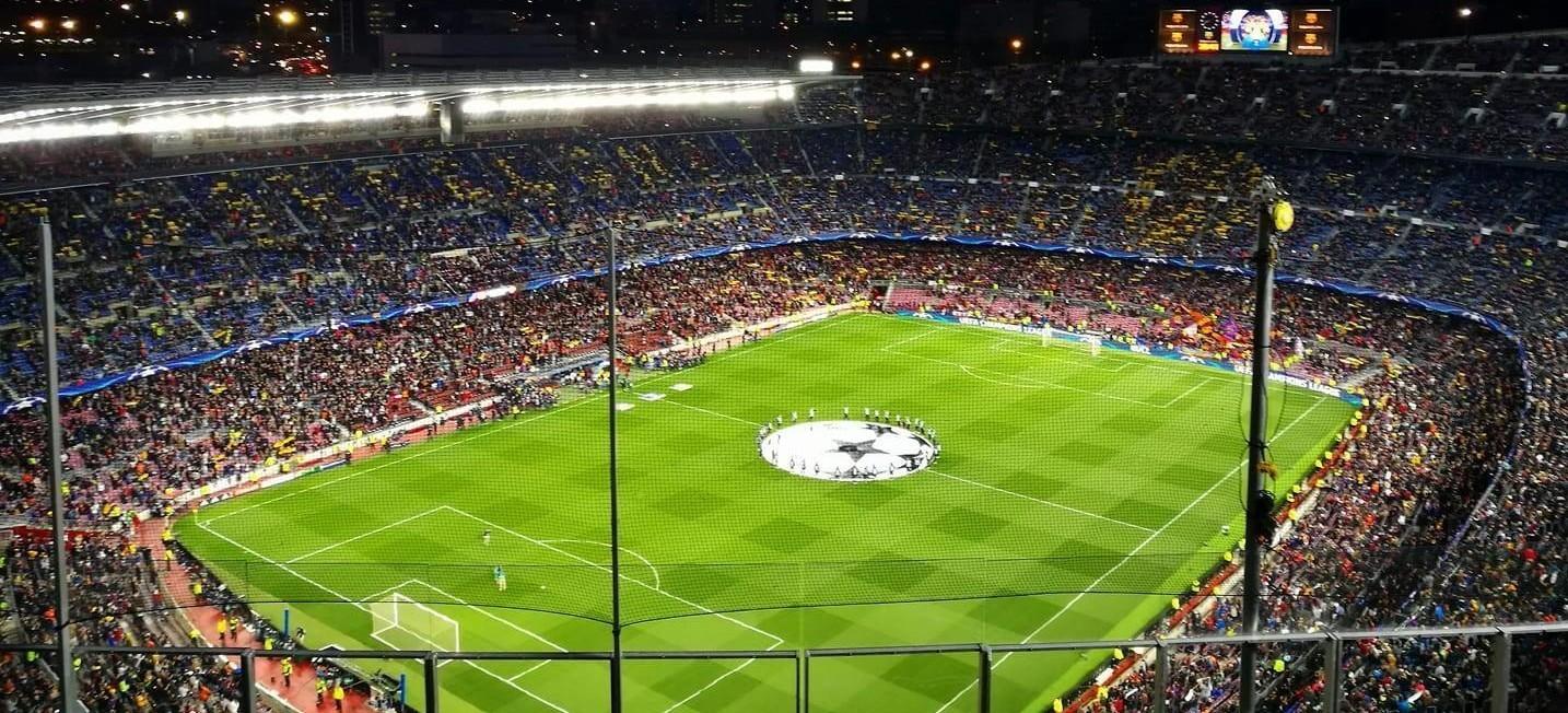 La vista del settore ospiti del Camp Nou, dove i tifosi della Roma la scorsa stagione hanno guardato l'andata dei quarti di finale a 89 euro