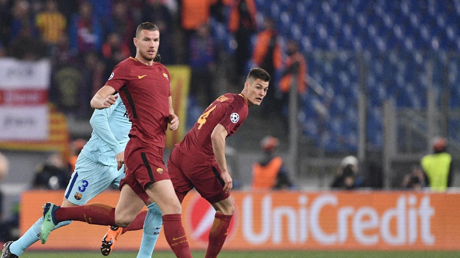 Dzeko e Schick in azione contro il Barcellona, di LaPresse