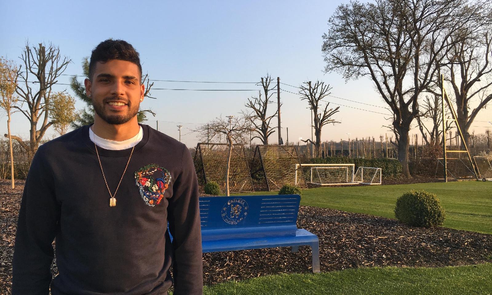 Emerson Palmieri sui campi di allenamento di Cobham