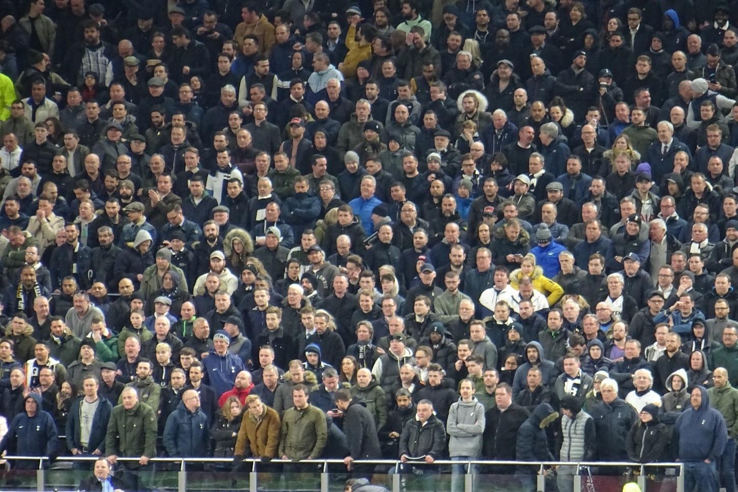 I tifosi nella Safe-Standing Area del nuovo stadio del Tottenham