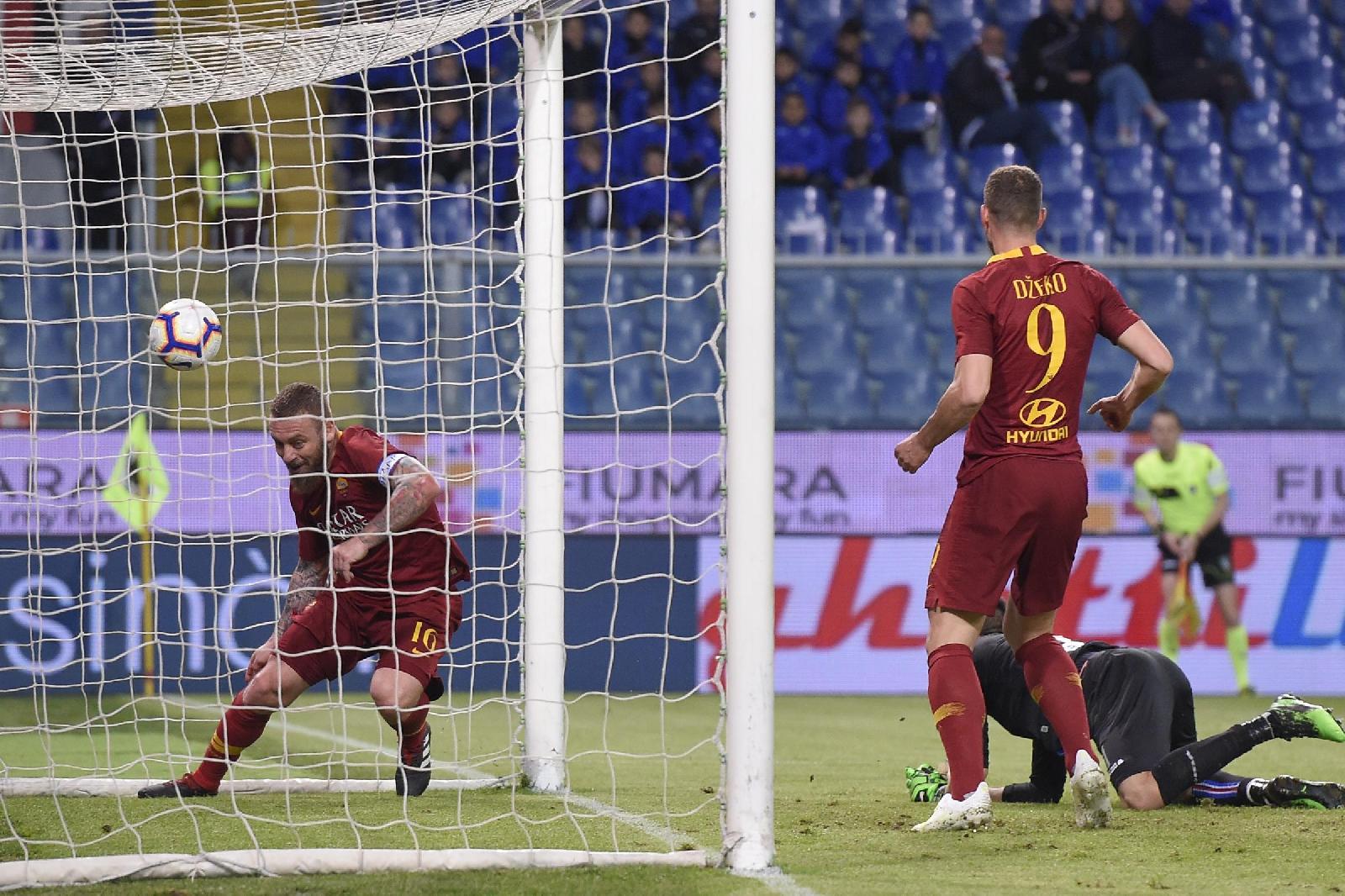 Daniele De Rossi spinge in porta il pallone dell'1-0, di LaPresse