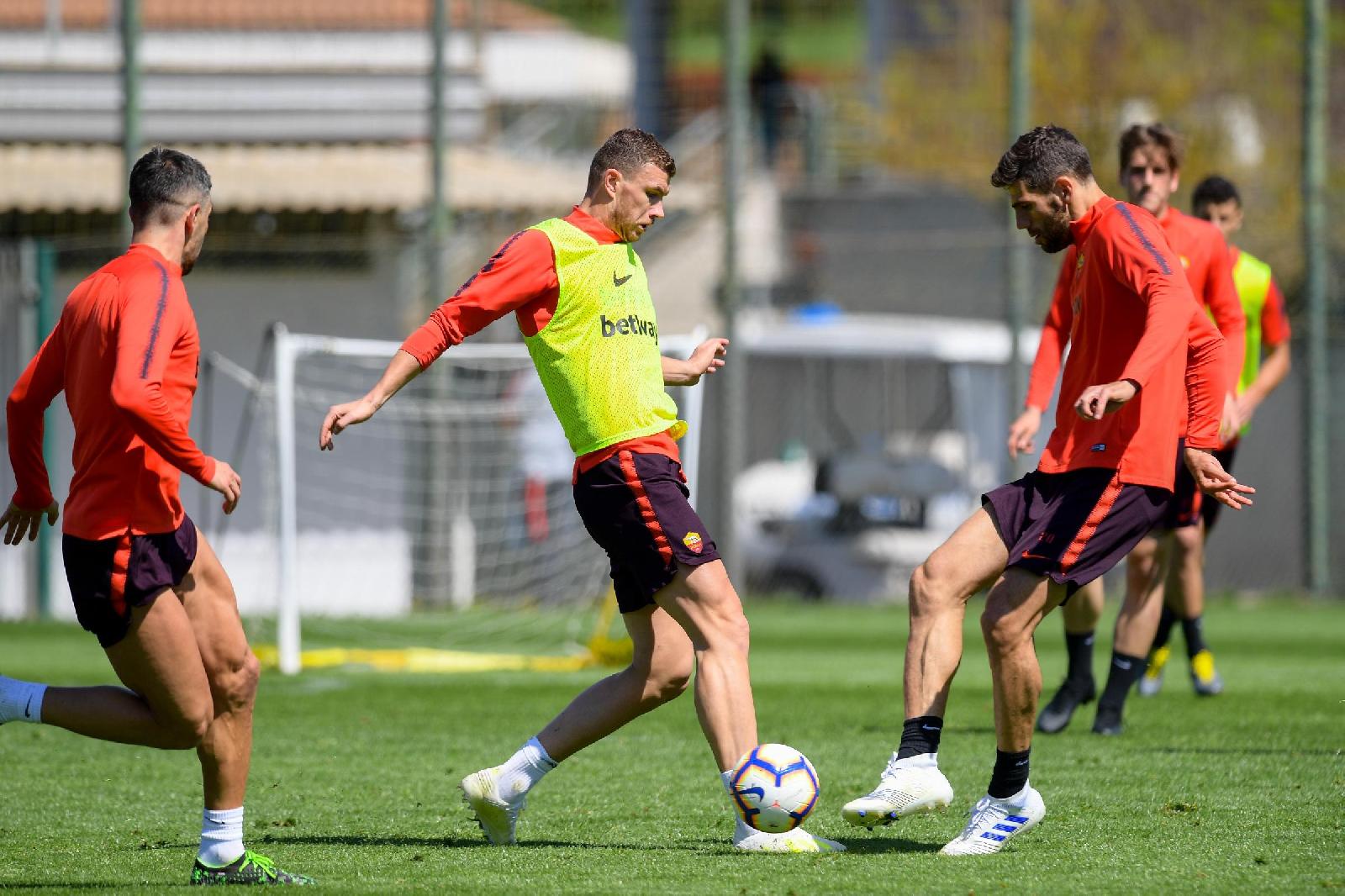 Edin Dzeko durante la partitella, di LaPresse