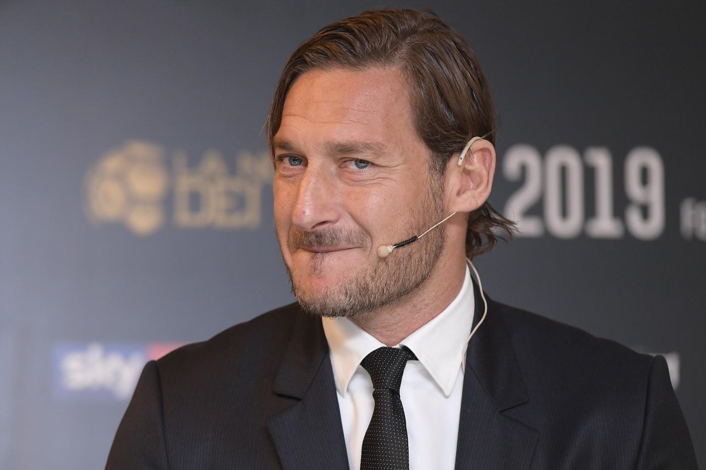 Totti accenna un sorriso nel corso dell\'evento, di LaPresse