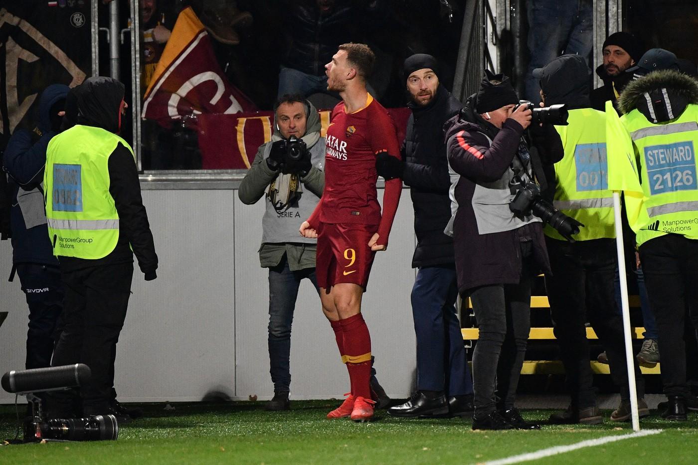 Dzeko esulta dopo il gol al Frosinone, di LaPresse