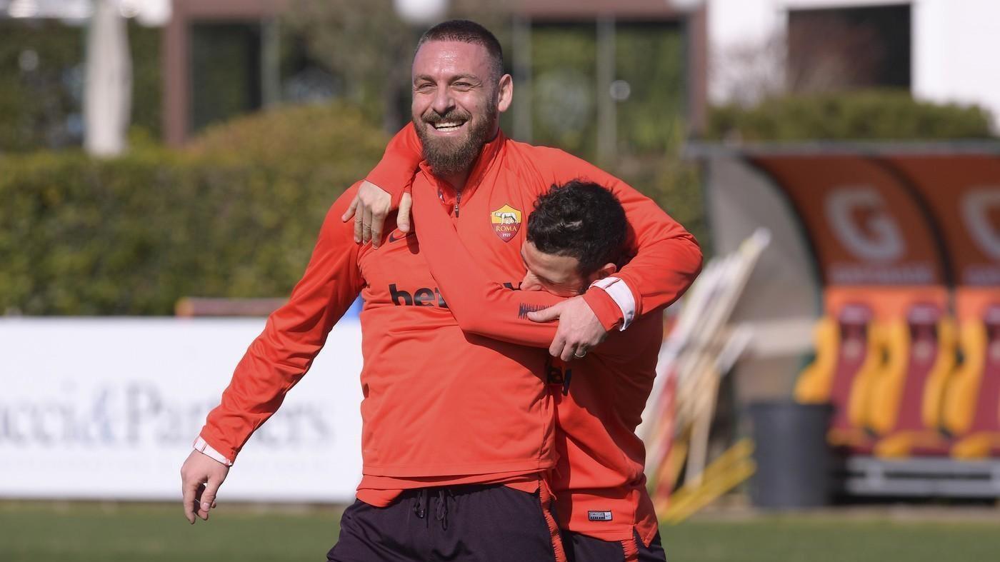 De Rossi e Florenzi sorridono in allenamento, di LaPresse