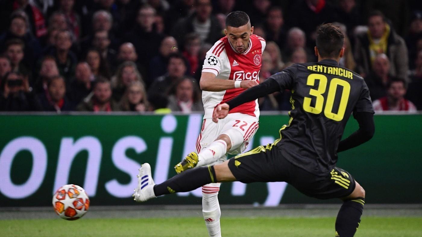 Ziyech in azione contro la Juventus, di LaPresse