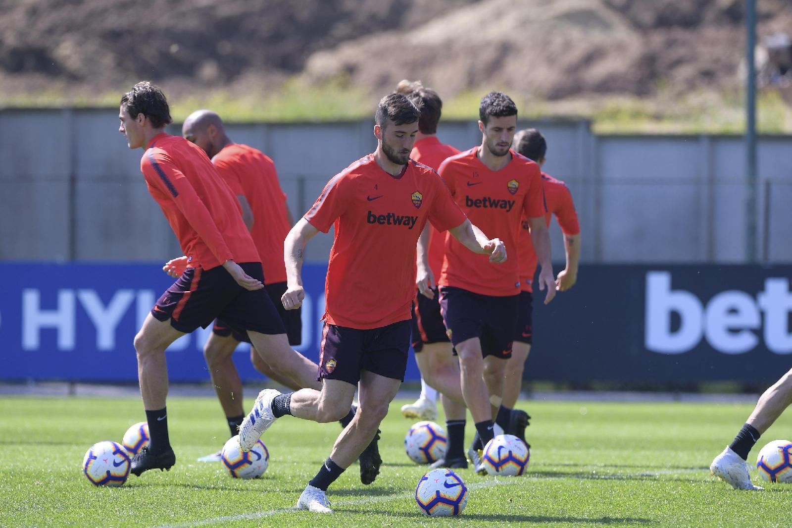 Esercizi con il pallone per i giocatori, di LaPresse