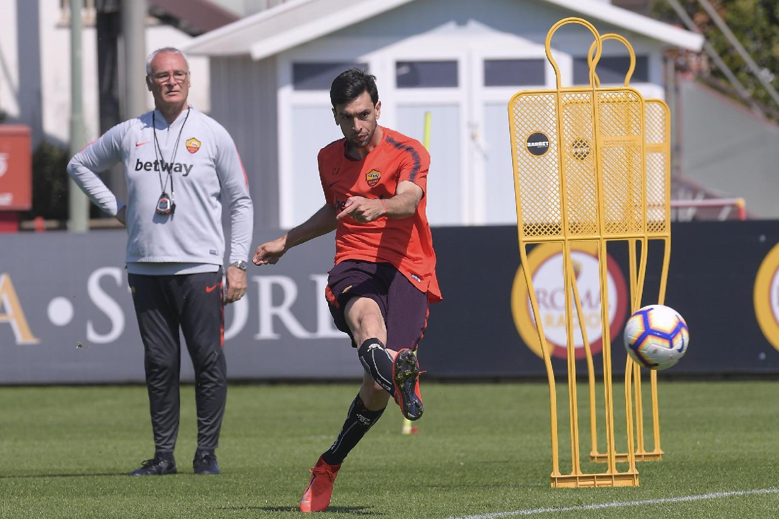 Ranieri osserva Pastore in allenamento, di LaPresse