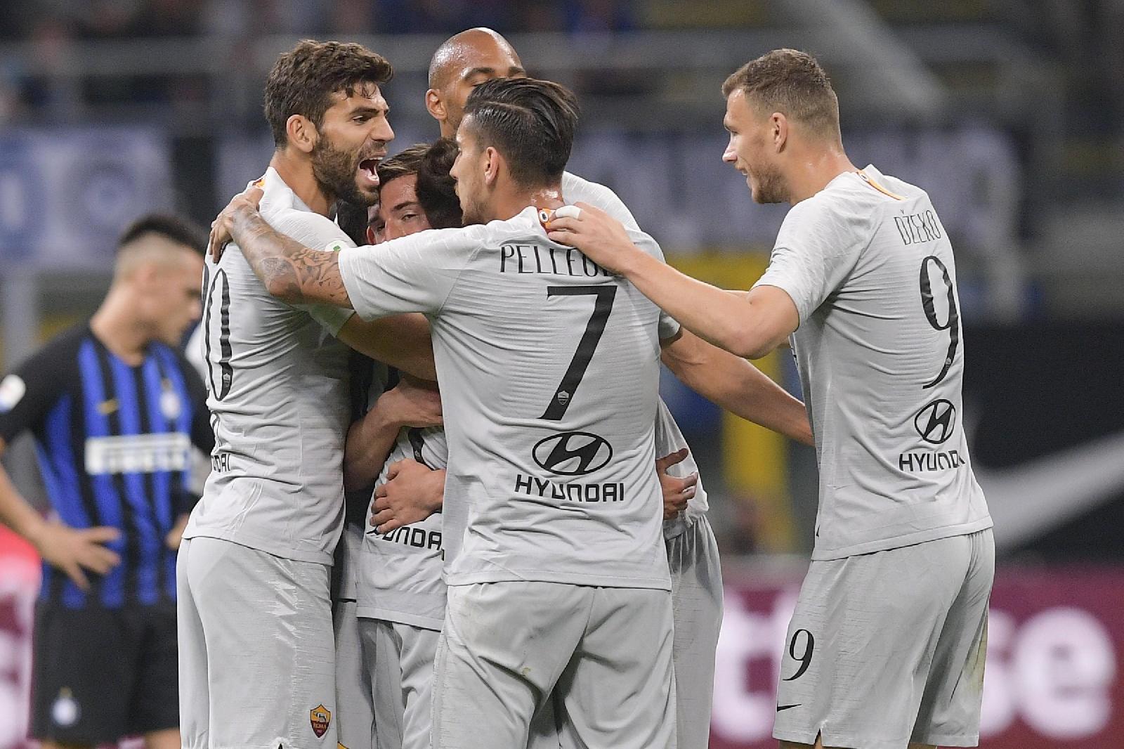 L'esultanza della Roma al gol di El Shaarawy, di LaPresse