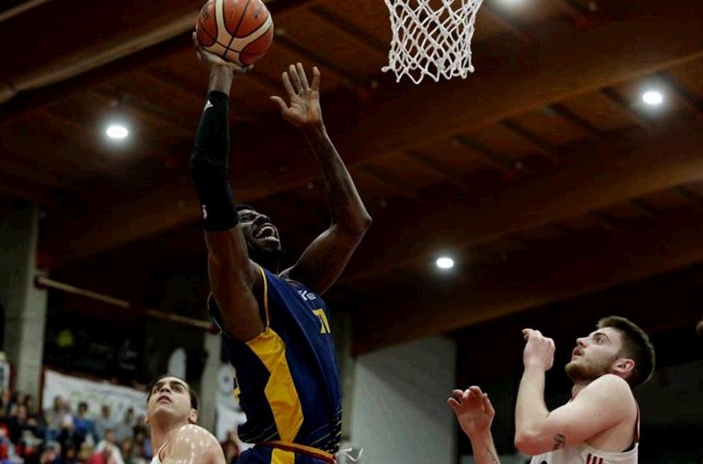 Il pivot della Virtus Roma, Henry Sims grande protagonista anche a Legnano