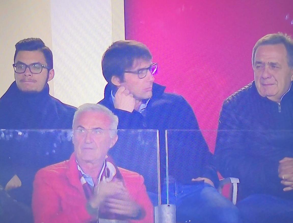 Conte in tribuna allo stadio di Torino