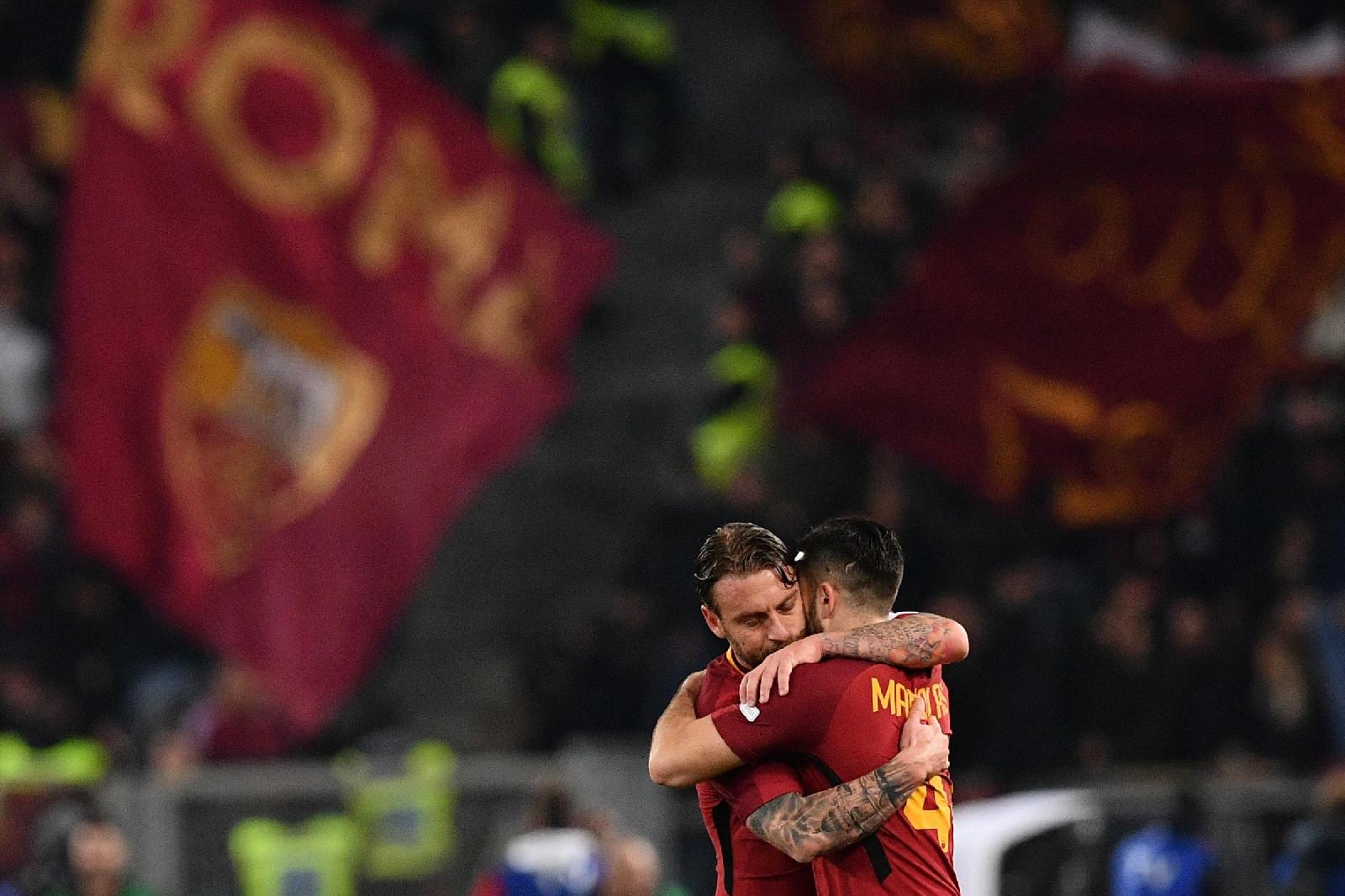 De Rossi abbraccia Manolas, di LaPresse