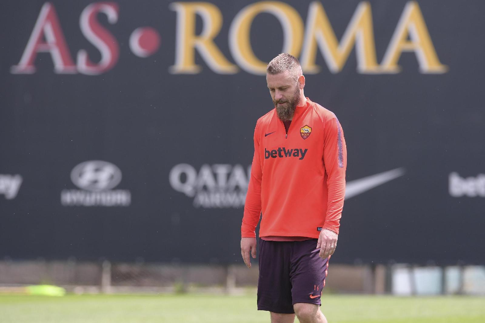 Daniele De Rossi in campo a Trigoria, di LaPresse