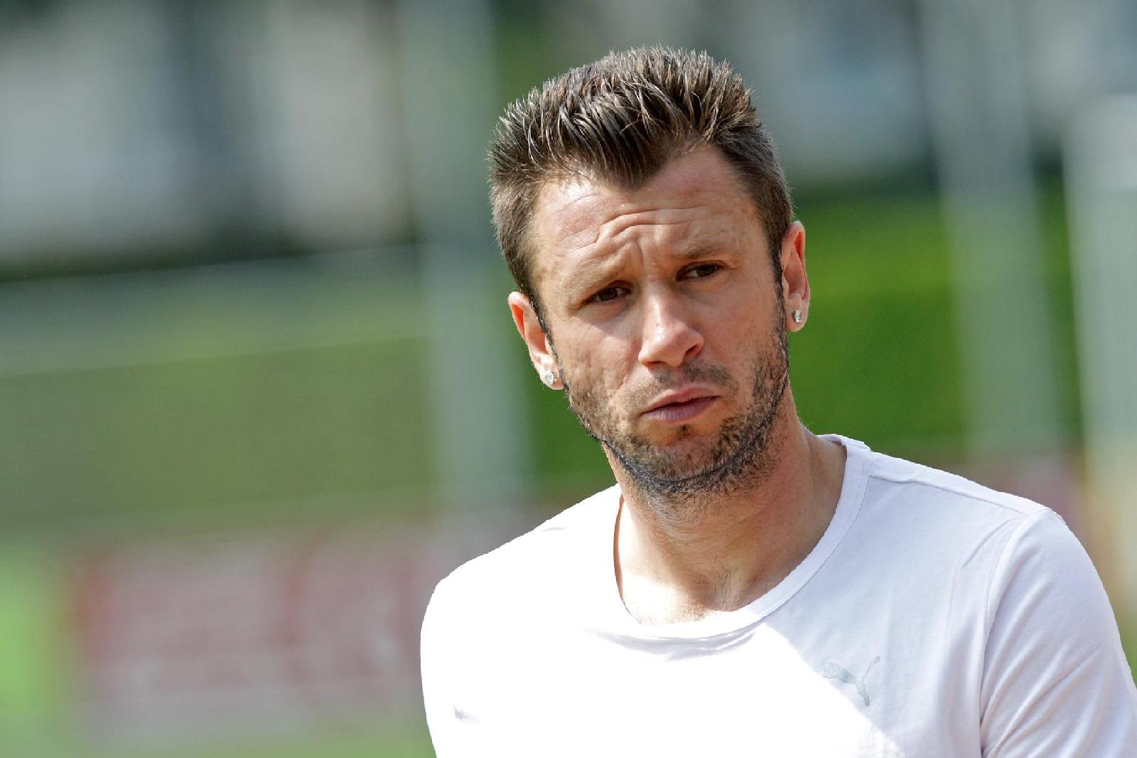 Antonio Cassano mentre si dirige ad un allenamento