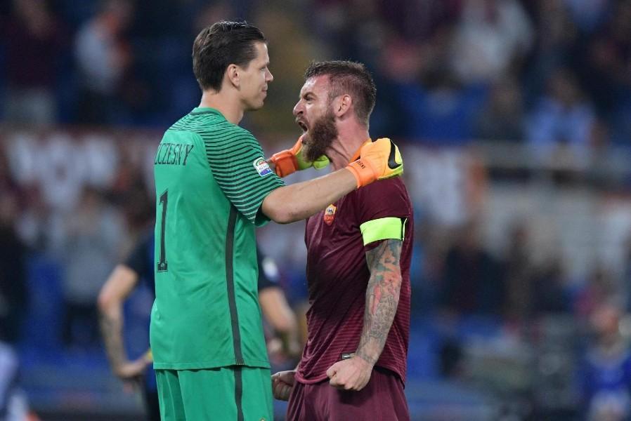 Szczesny e De Rossi con la maglia della Roma, di LaPresse