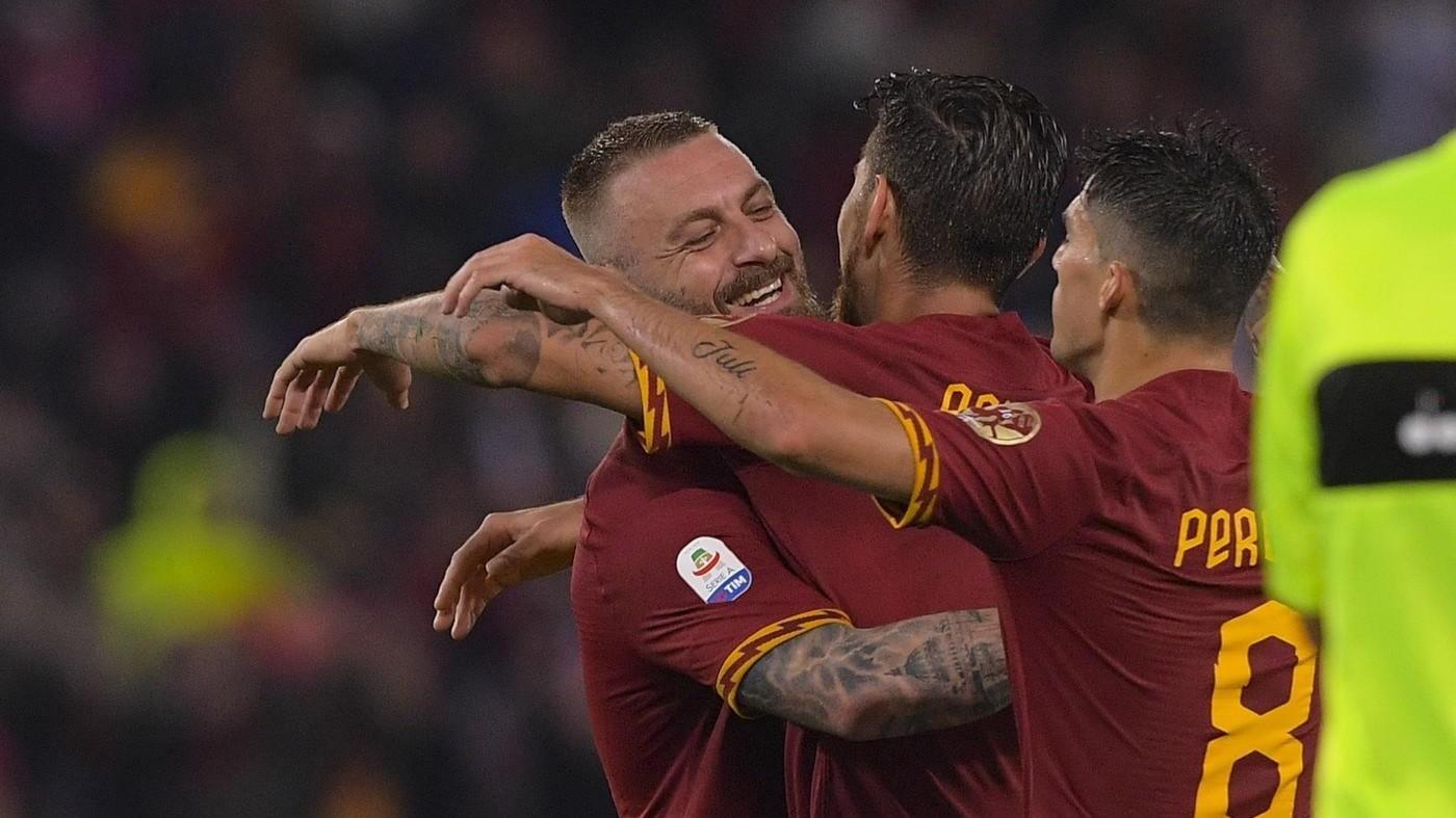 Perotti abbraccia Pellegrini e De Rossi, di LaPresse