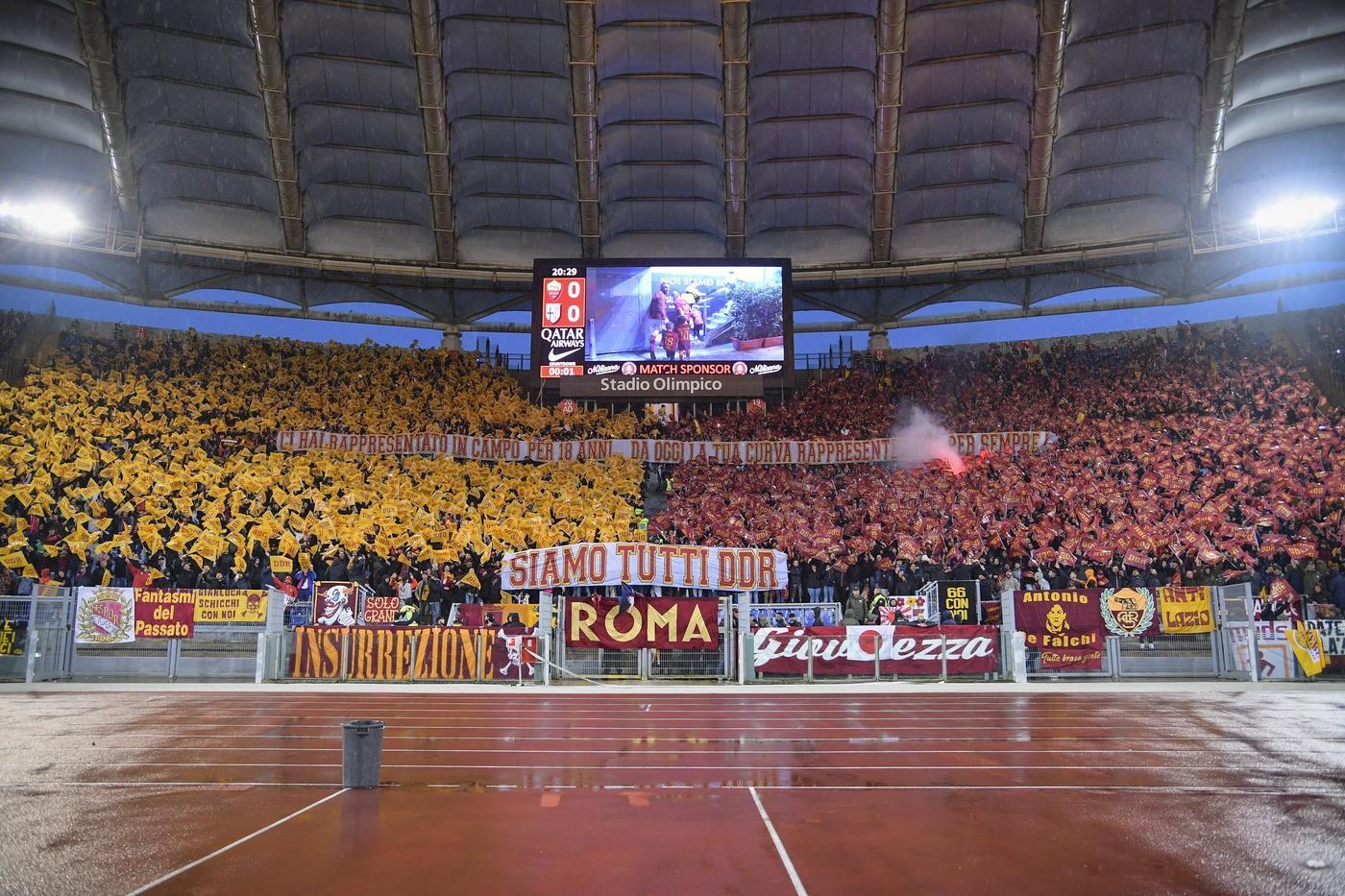 La coreografia della Curva Sud per De Rossi, di LaPresse