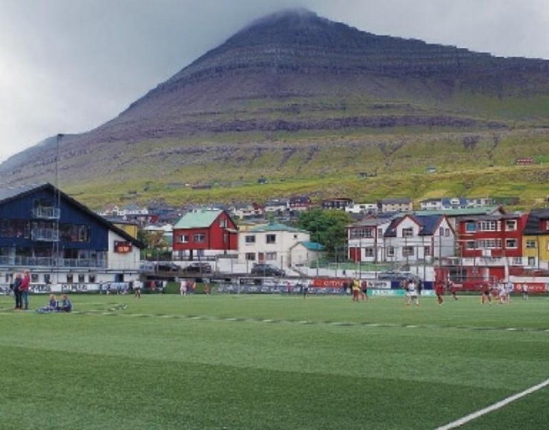 Il Við Djúpumýrar, stadio del KÍ Klaksvík, alle Isole Far Oer