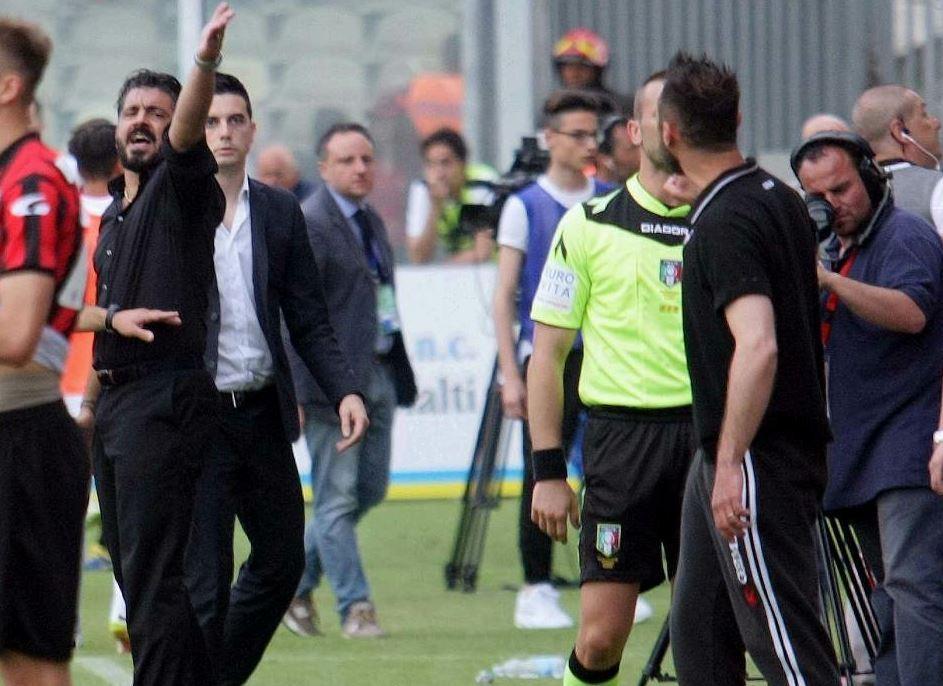 La lite tra Gattuso e De Zerbi a bordo campo durante il playoff di ritorno tra Foggia e Pisa del 2016, di LaPresse