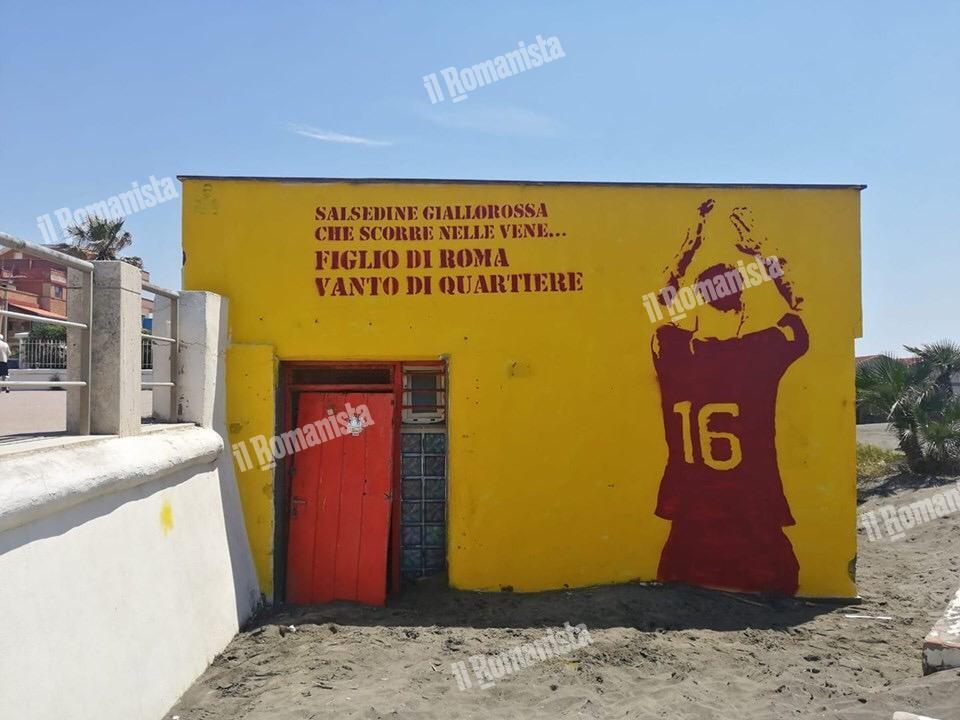 Il murales sul litorale di Ostia