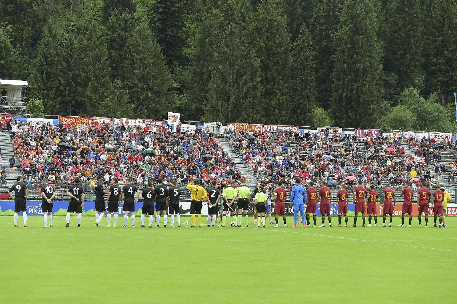 La Roma 2017-18 in campo a Pinzolo, di LaPresse