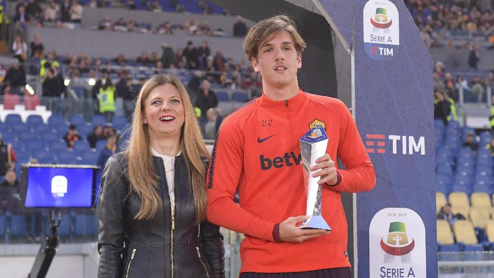 Zaniolo riceve il premio come miglior giovane della Serie A, di LaPresse