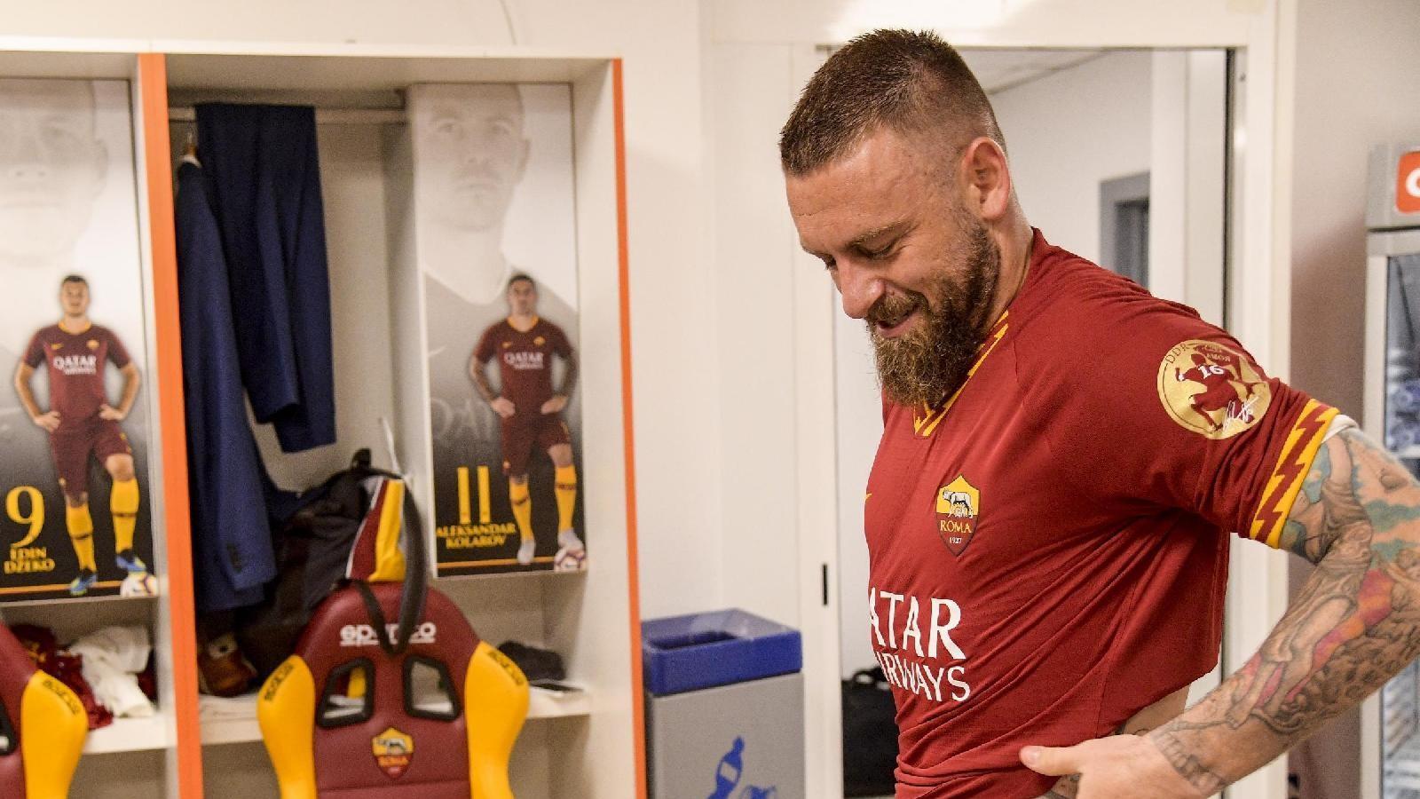 De Rossi nell'ultimo giorno con la maglia della Roma, di LaPresse