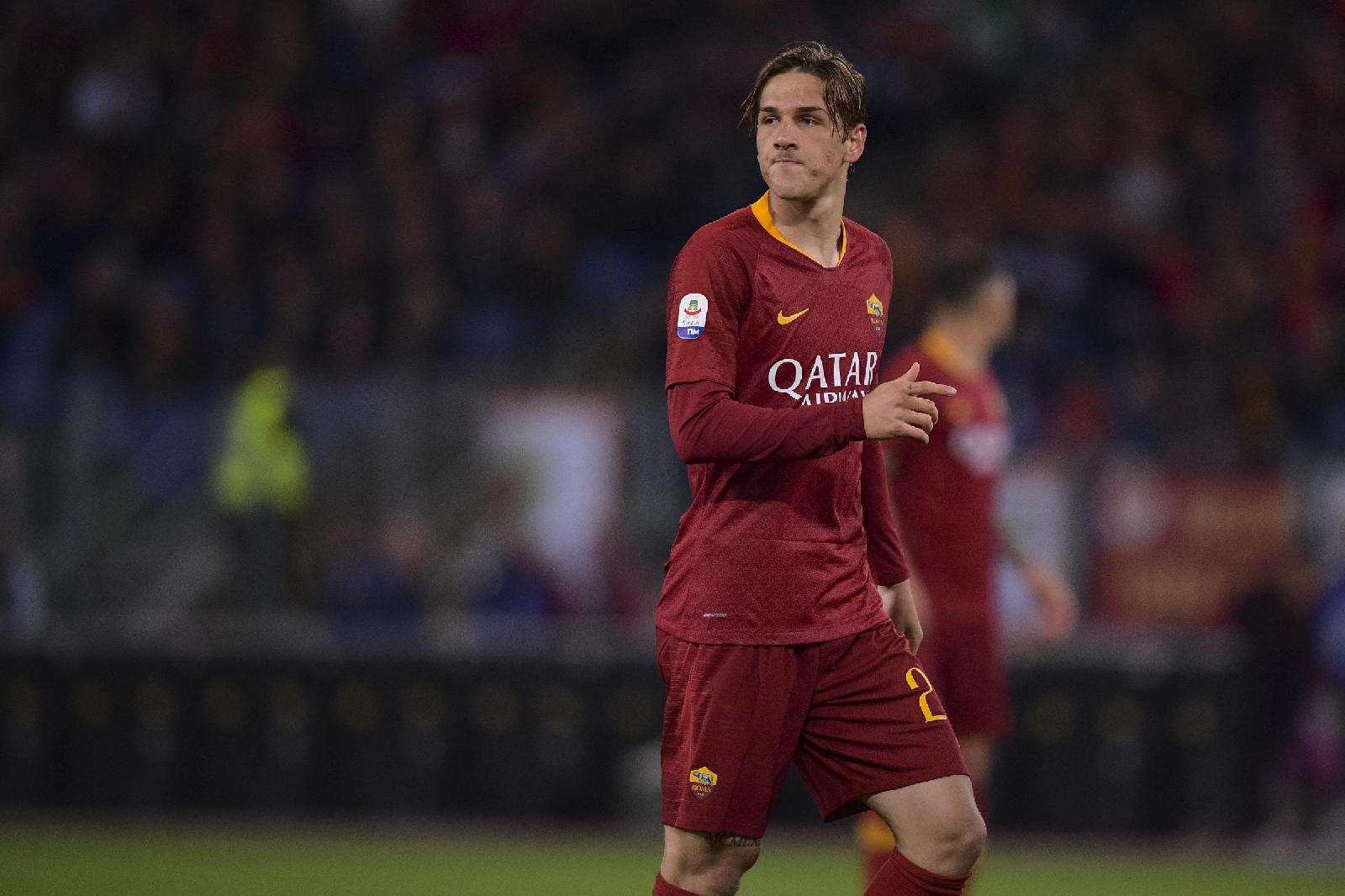 Nicolò Zaniolo in campo con la maglia giallorossa, di LaPresse