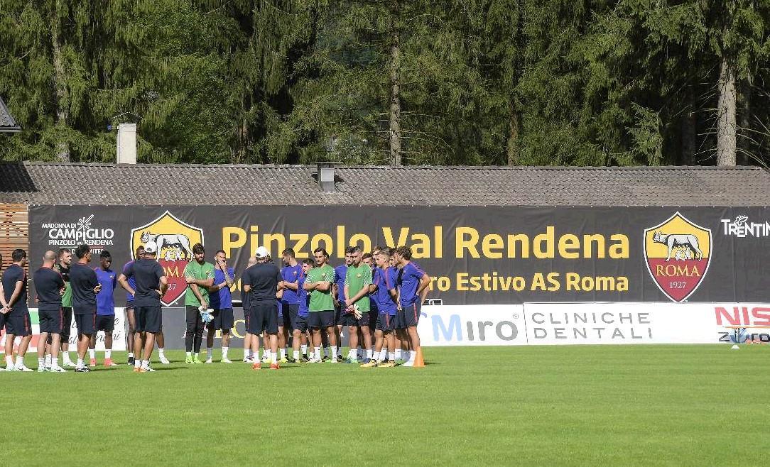 Un allenamento della Roma tra le montagne della Val Rendena nel ritiro dell’estate del 2017, di LaPresse