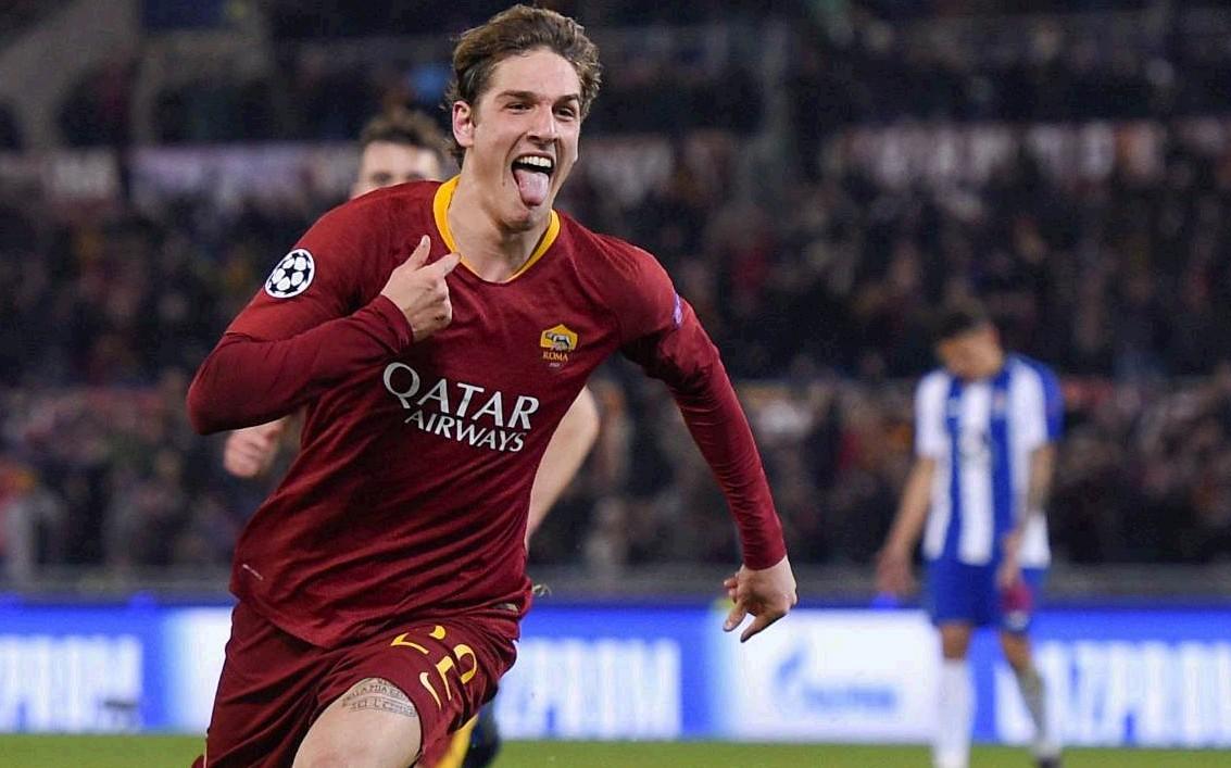 Zaniolo esulta dopo il gol contro al Porto in Champions League, di LaPresse