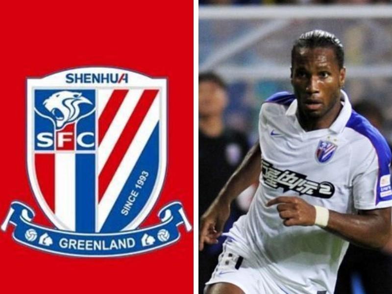 Lo stemma dello Shanghai Shenhua e Didier Drogba