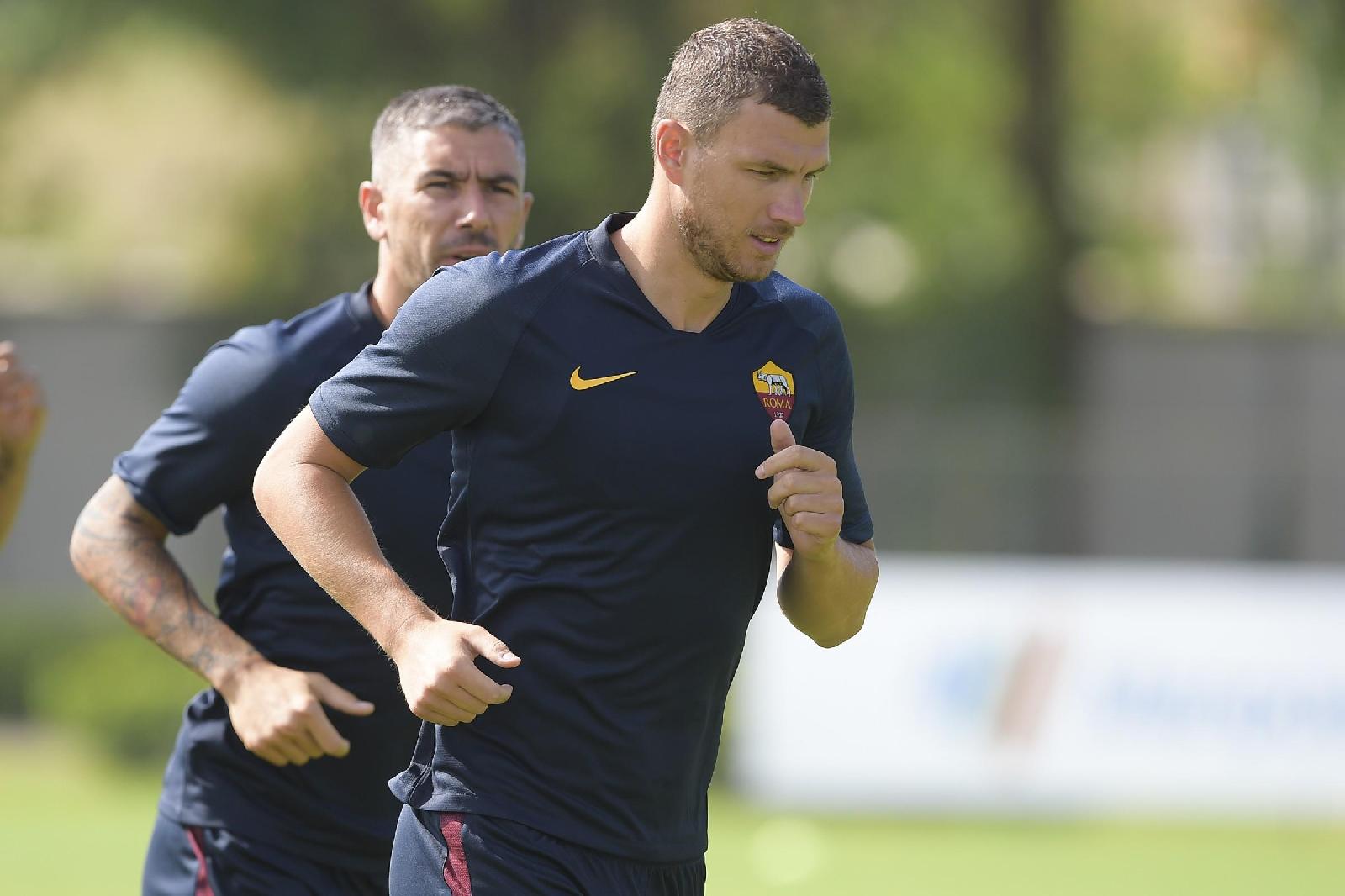 Dzeko si allena in attesa di conoscere il suo futuro, di LaPresse