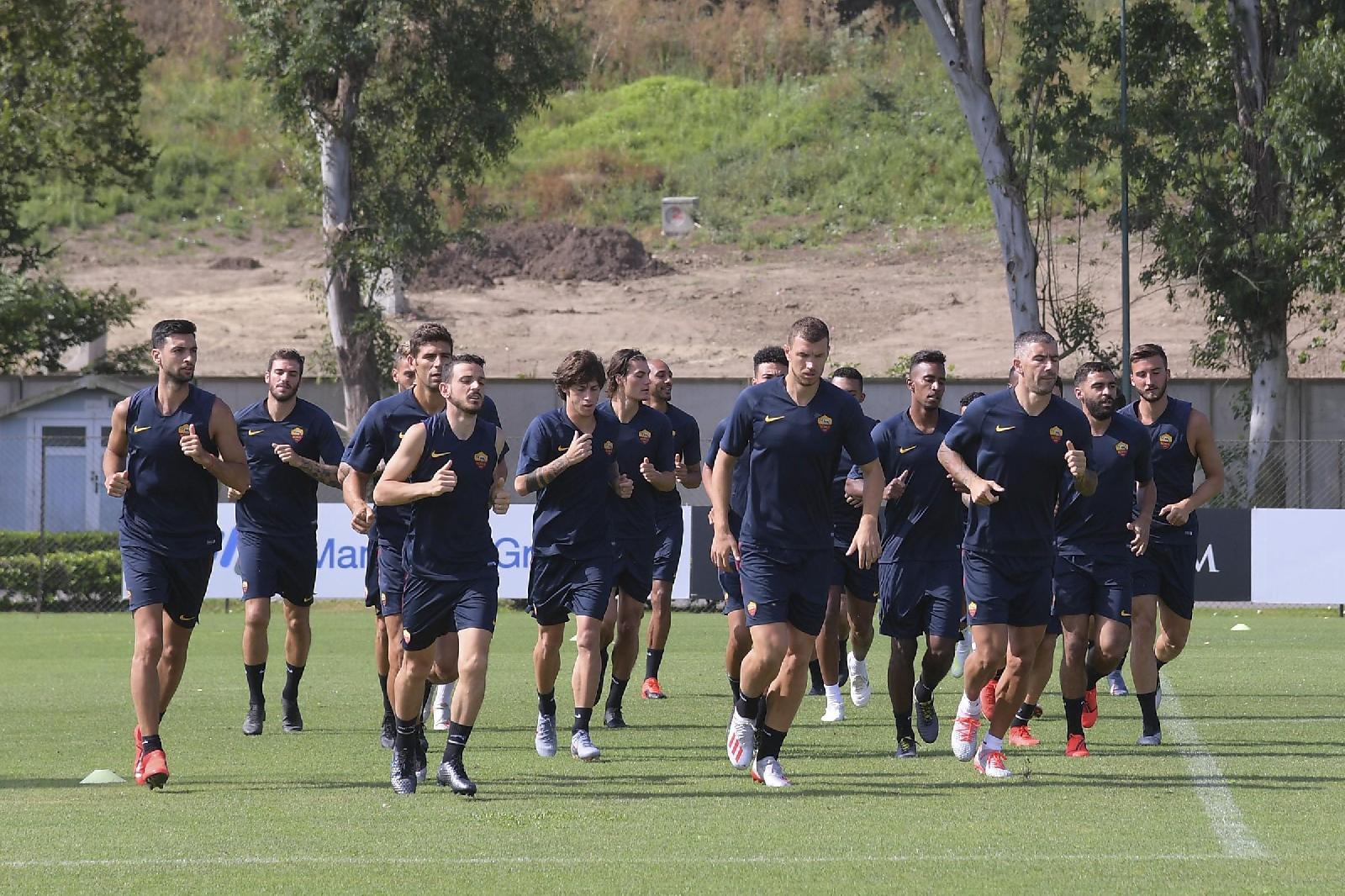 Il gruppo durante il giro di campo, di LaPresse