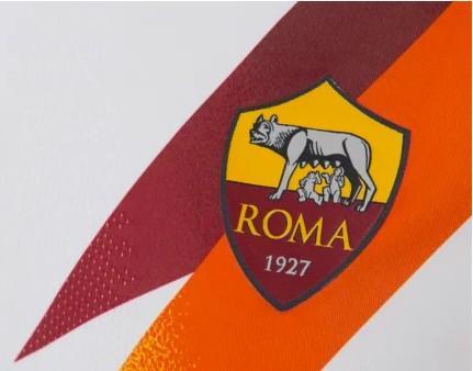 La seconda maglia (@asroma.com)