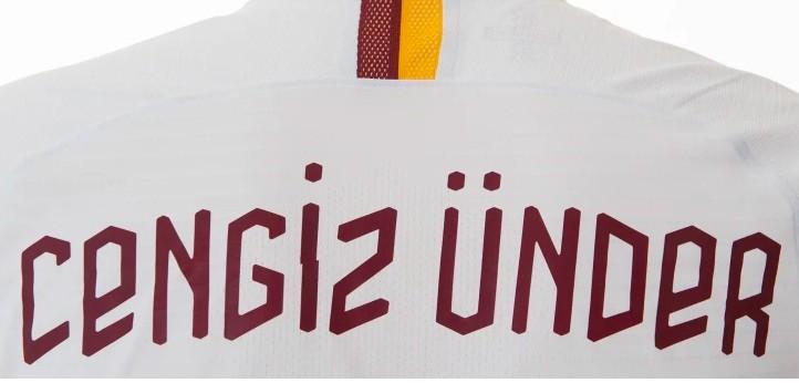 La seconda maglia (@asroma.com)