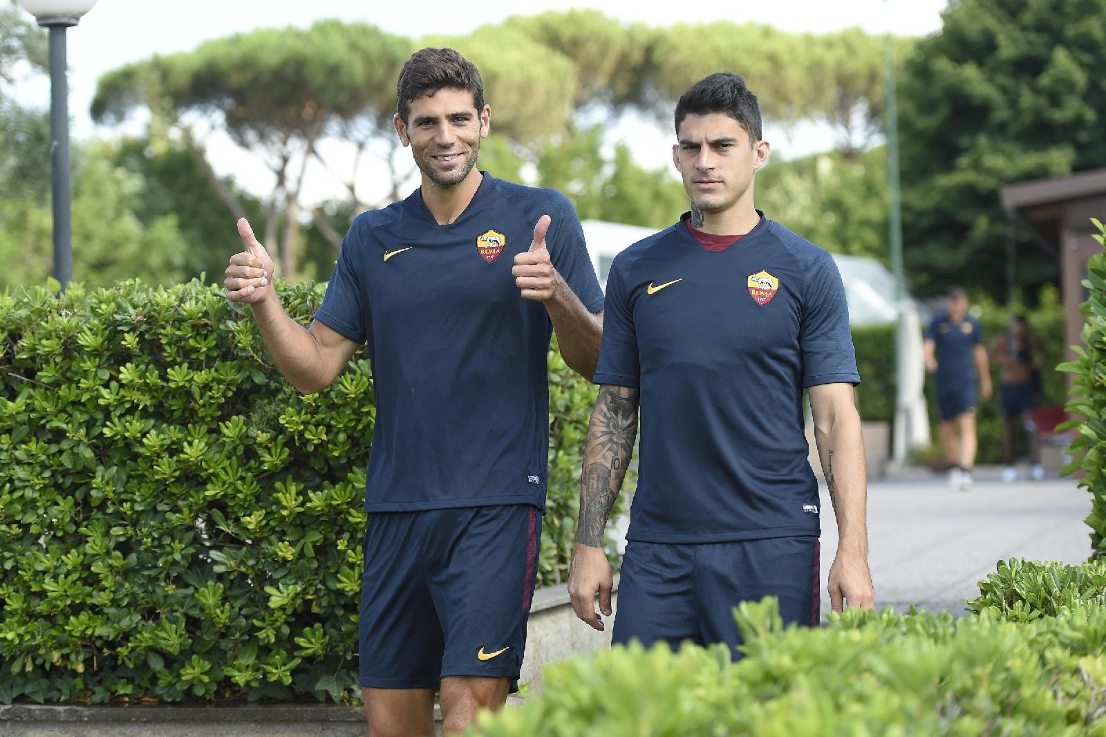 Fazio e Perotti prima dell'allenamento a Trigoria, di LaPresse