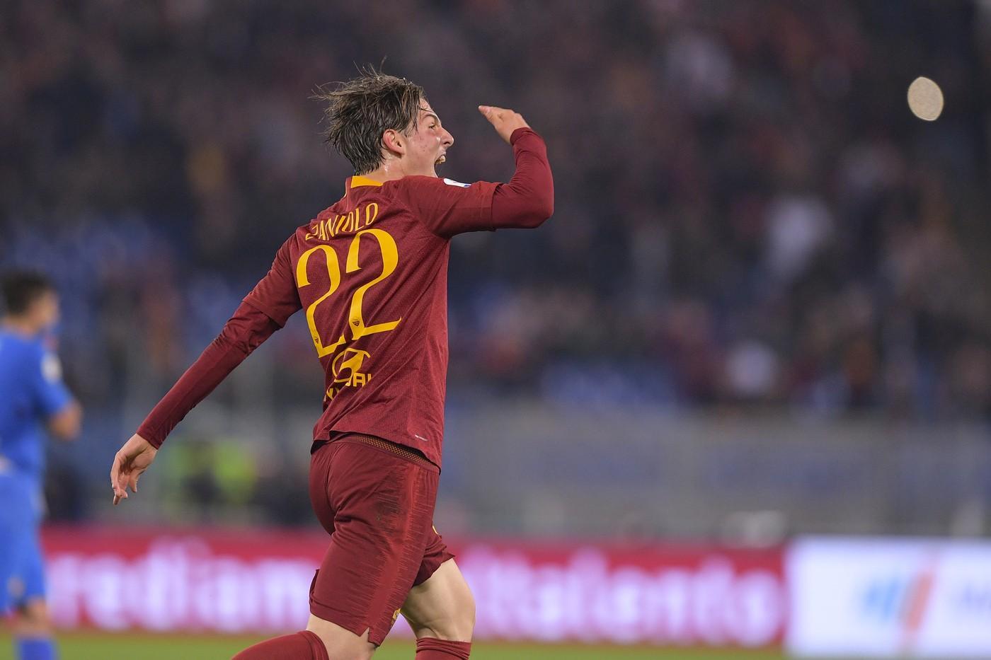 Nicolò Zaniolo in campo con la maglia giallorossa, di LaPresse